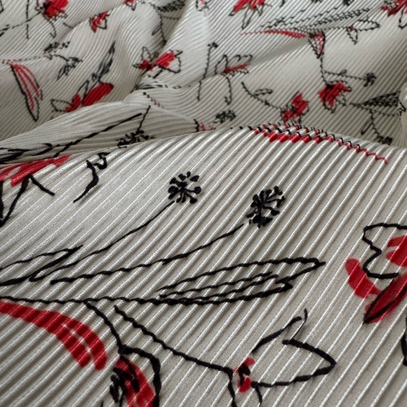 Astr Cream and Tan V-neck 3/4 Sleeve Cropped Ruched Wrap Blouse - Picture 7 of 8